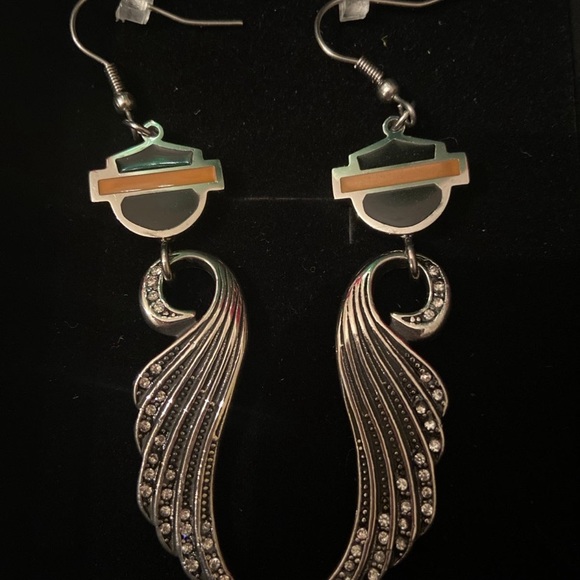 HD Rhinestone Wing Earrings - Picture 4 of 5